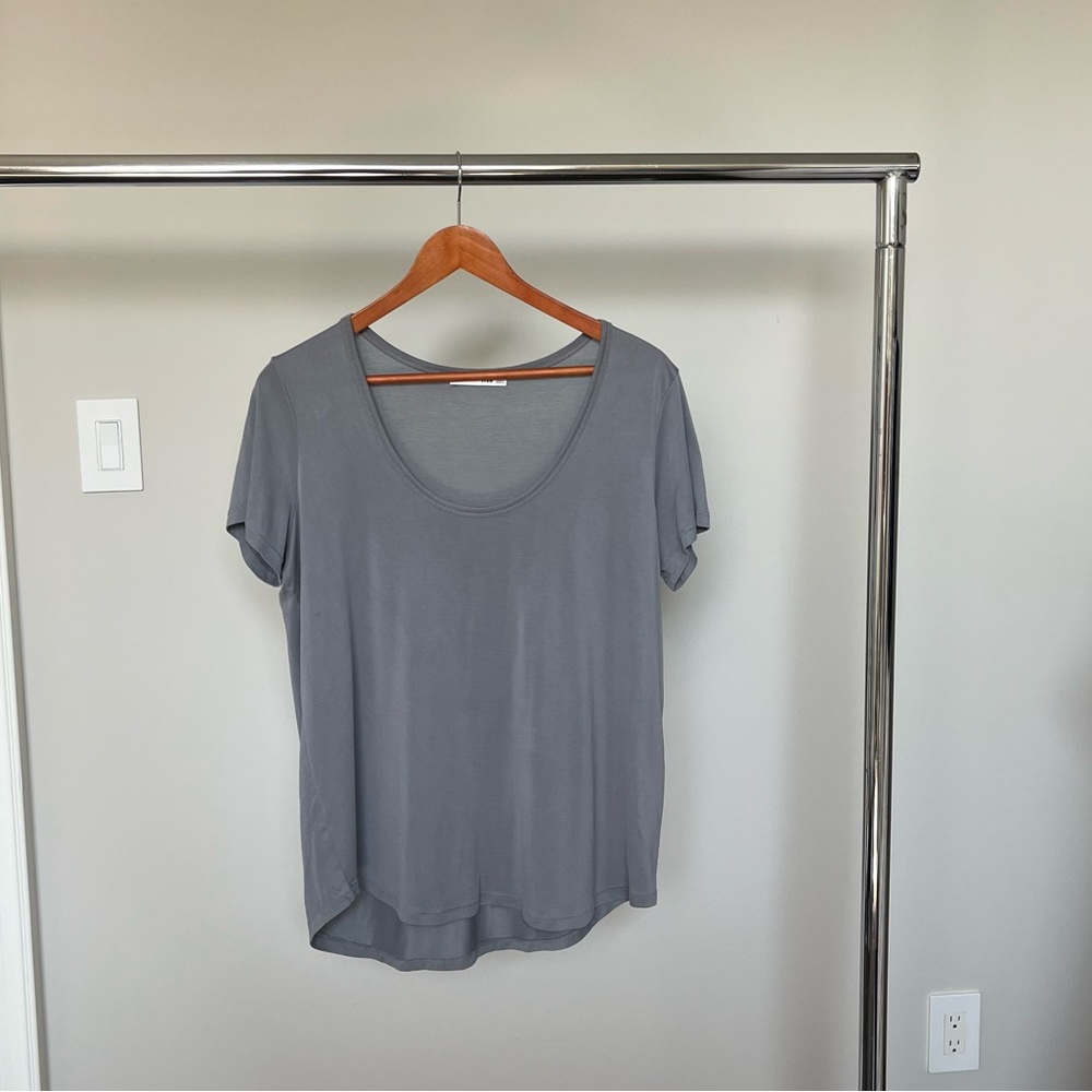 Aritzia Gray T-Shirt